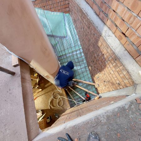 Betonnen trap laten bekisten door trappenmaker Wim Van Loon
