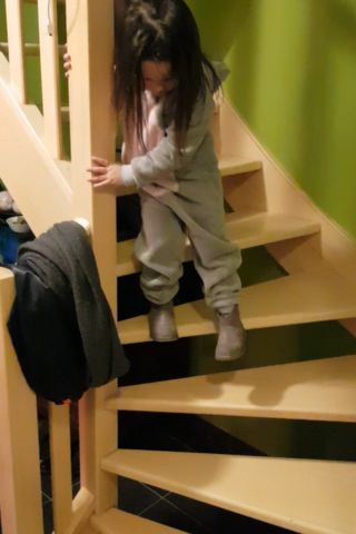 Standaard verdrijving van een trap niet veilig voor een kind