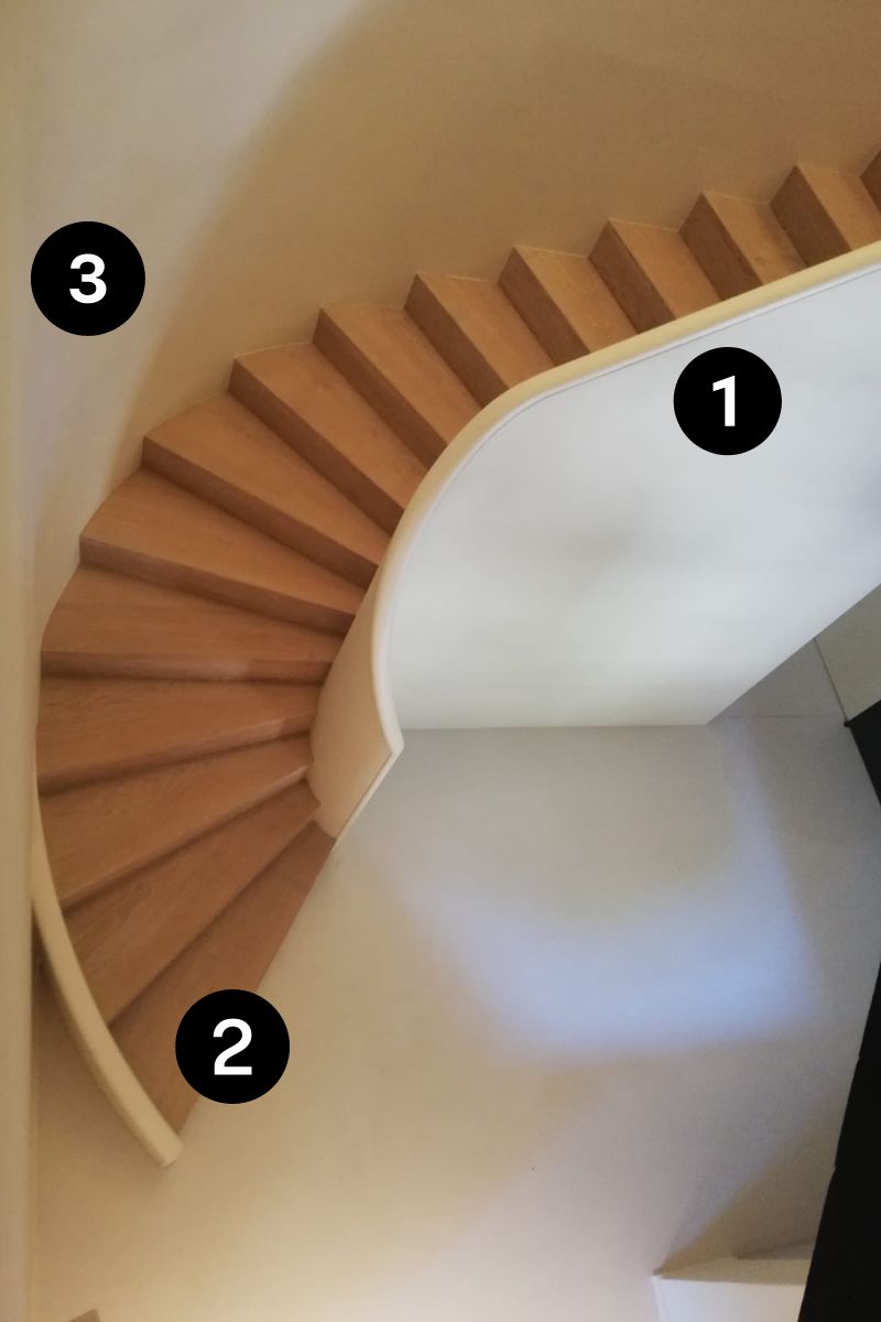 trapmodel blokleuning,trap met blokleuning,trap met witte gesloten leuning,kenmerken van trapmodel blokleuning
