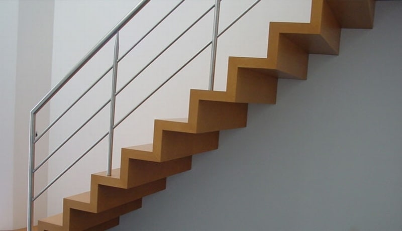 moderne trap in Hattem,Nederland,hout,metaal,L-vorm,strak,minimalistisch,interieur