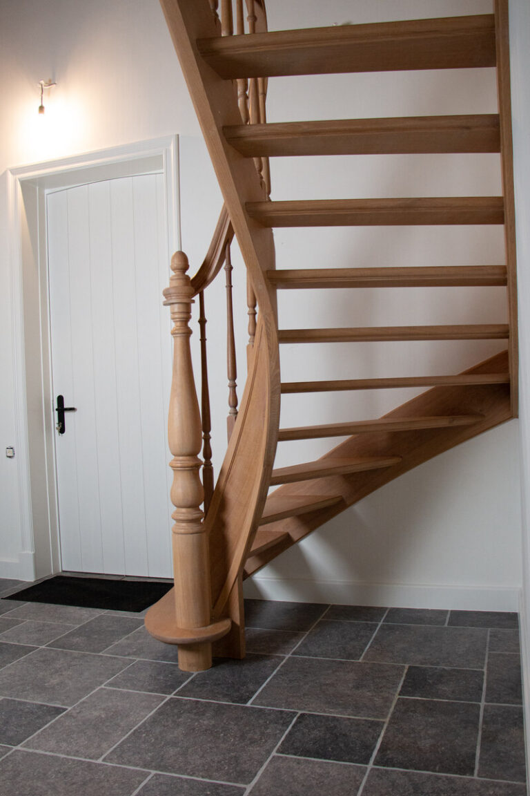 klassieke trap,open trap,houten trap,maatwerk,op maat,essen,belgië