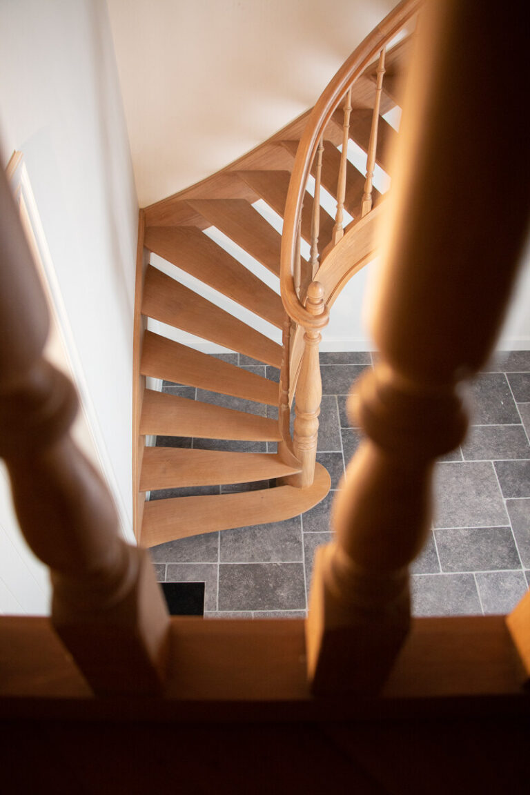 klassieke trap,open trap,houten trap,maatwerk,op maat,essen,belgië