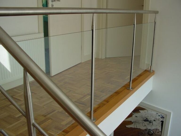 moderne trap,design,blokvorm,L-vorm,inox balustrade,inox leuning,hattem,nederland