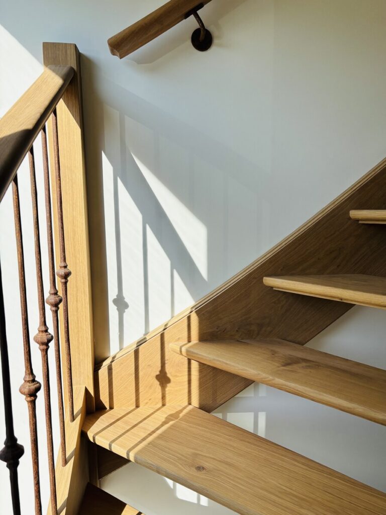 houten trap,op maat,smeedijzer,roestverkleuring,balusters,open trap,franse eik