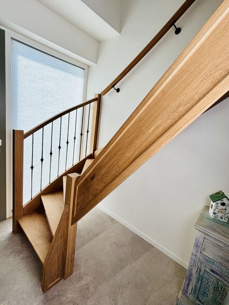 houten trap,op maat,smeedijzer,roestverkleuring,balusters,open trap,franse eik