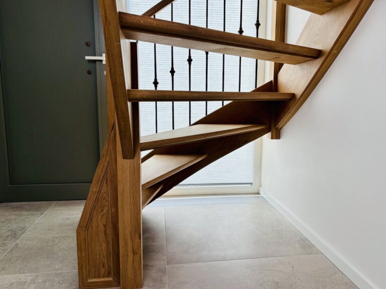 houten trap,op maat,smeedijzer,roestverkleuring,balusters,open trap,franse eik