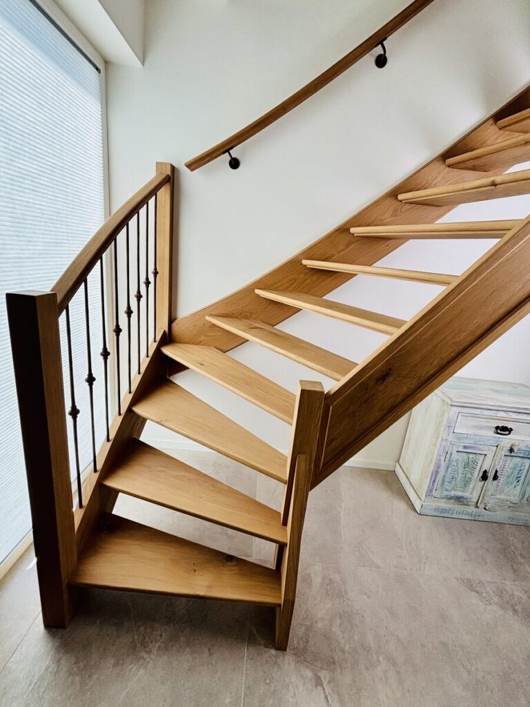 houten trap,op maat,smeedijzer,roestverkleuring,balusters,open trap,franse eik