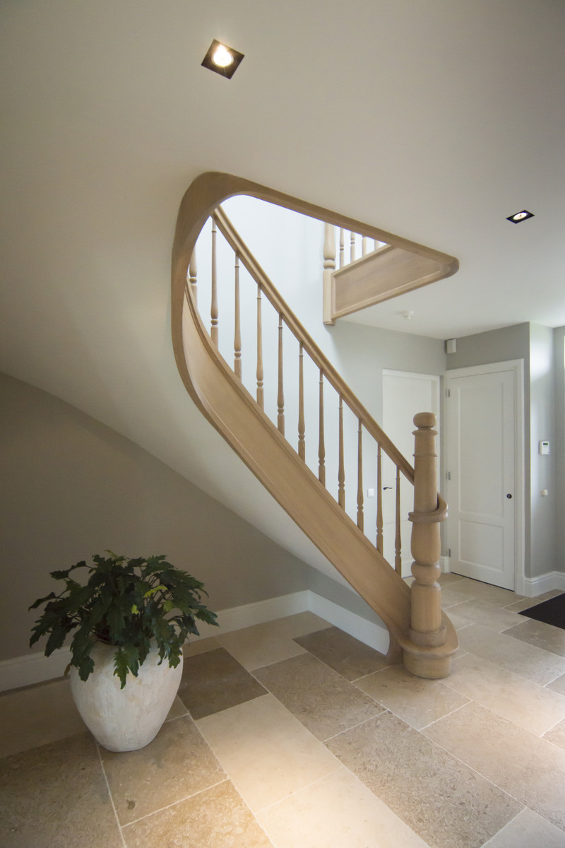 klassieke trap,houten trap,massief hout,Honselersdijk,Nederland