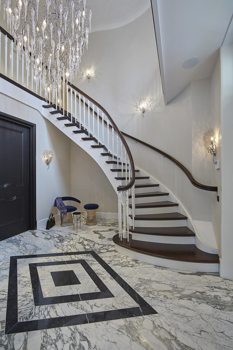 luxe trap,klassieke trap,houten trap,villa,Hilversum,Nederland