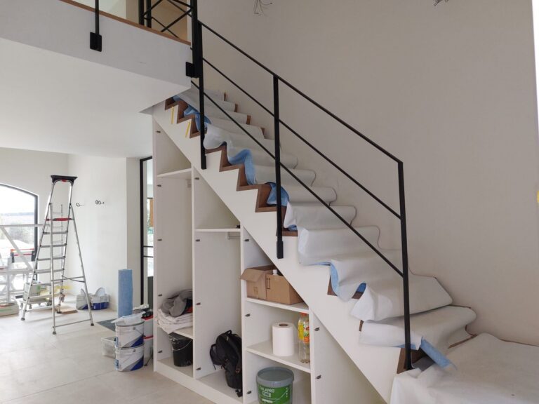 z-trap,houten trap,metalen leuning,zwart,poedercoating,plaatsing,trappenmaker,Lier