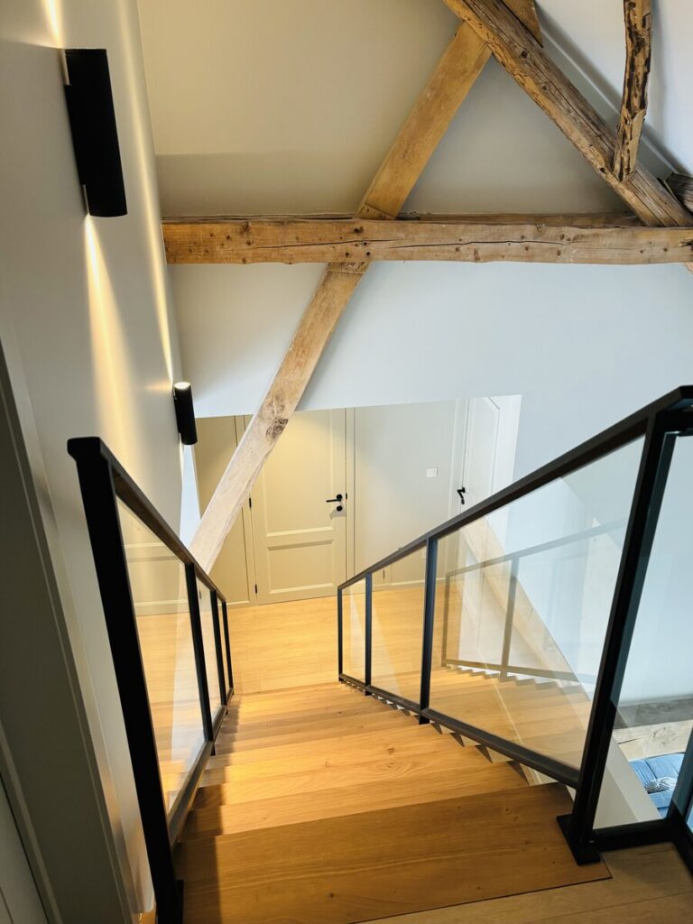 z-trap,metaal,zwart gepoedercoat,glas,glazen balustrade