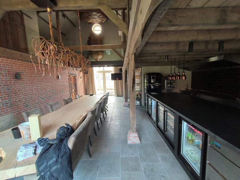 zwevende trap,houten trap,mancave,luxe,gerenoveerde hoeven,achtmaal,zundert,nederland