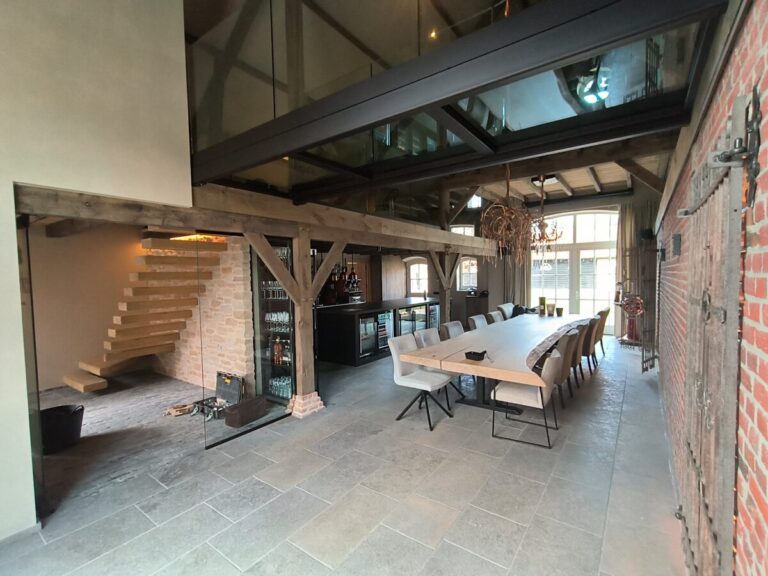 zwevende trap,houten trap,mancave,luxe,gerenoveerde hoeven,achtmaal,zundert,nederland